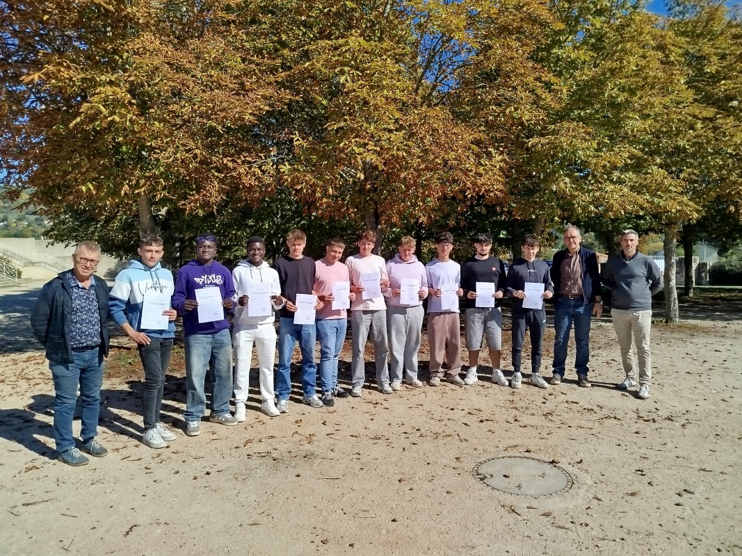 Remise des diplômes intermédiaires